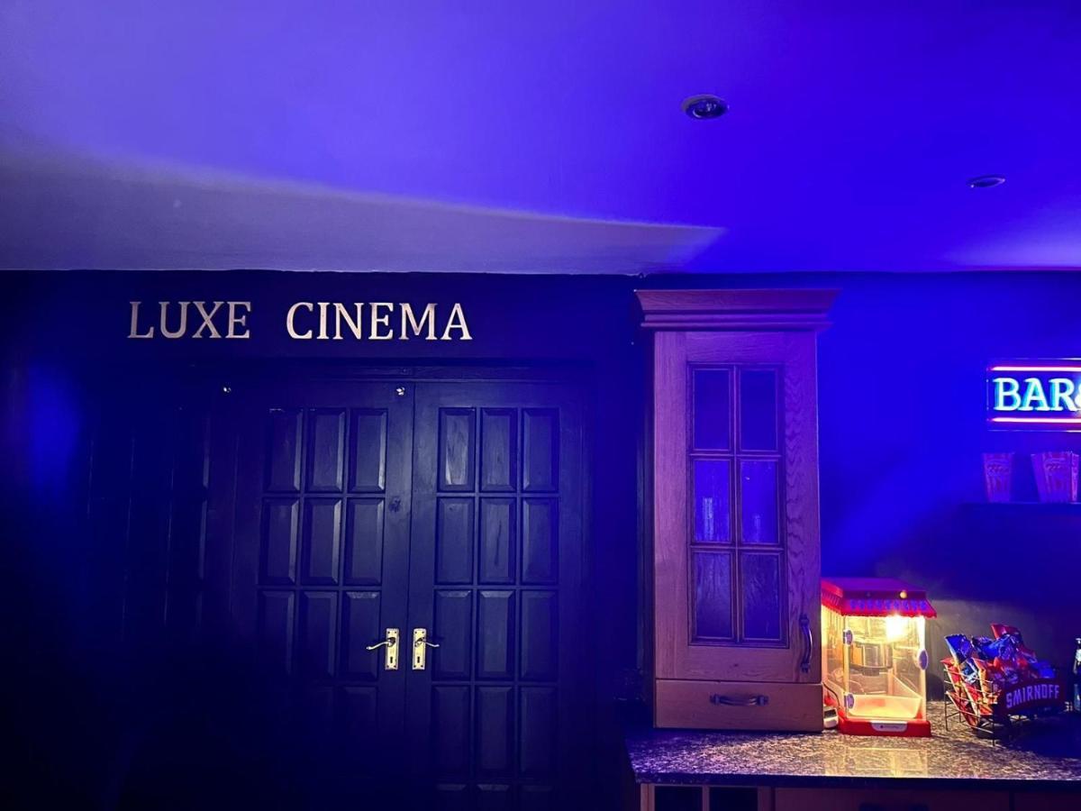 4 Bedroom House, Heathrow Airport, Luxe Inn Colnbrook Екстериор снимка