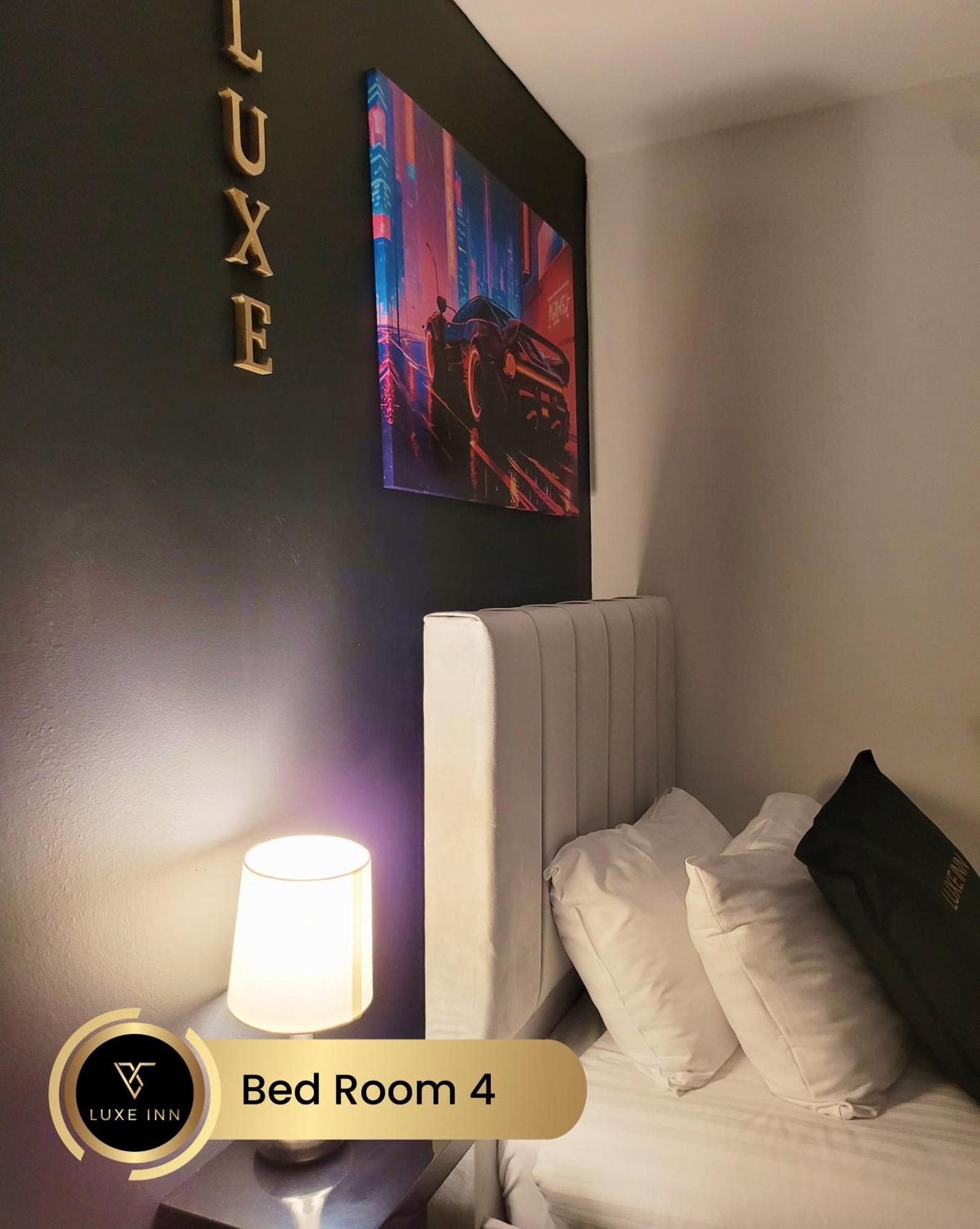 4 Bedroom House, Heathrow Airport, Luxe Inn Colnbrook Екстериор снимка