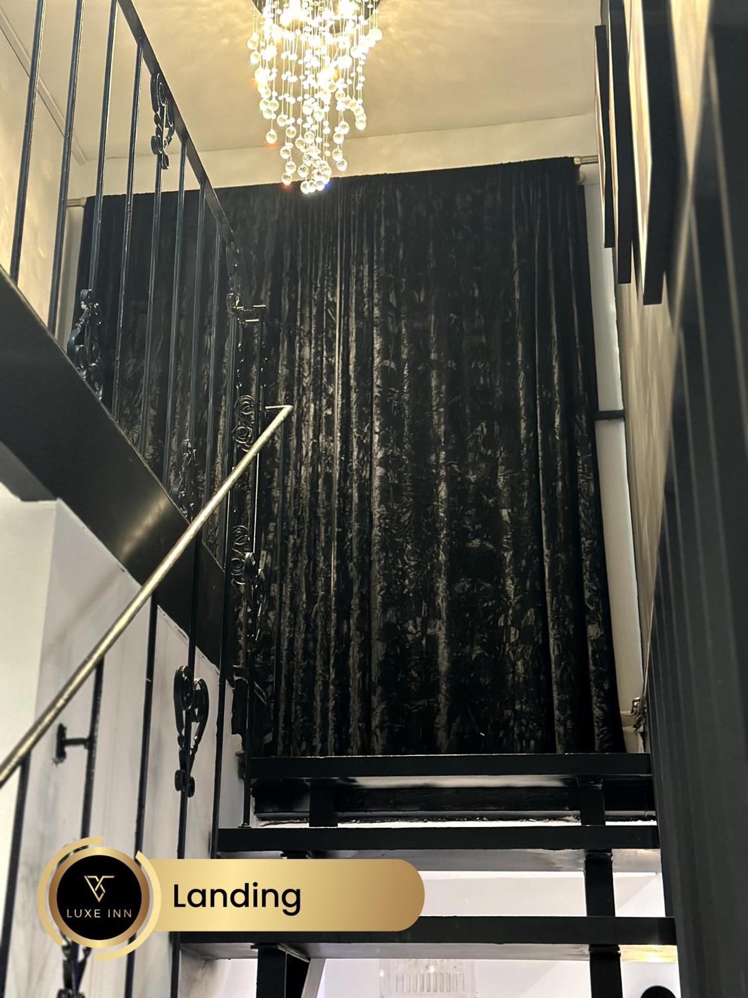 4 Bedroom House, Heathrow Airport, Luxe Inn Colnbrook Екстериор снимка