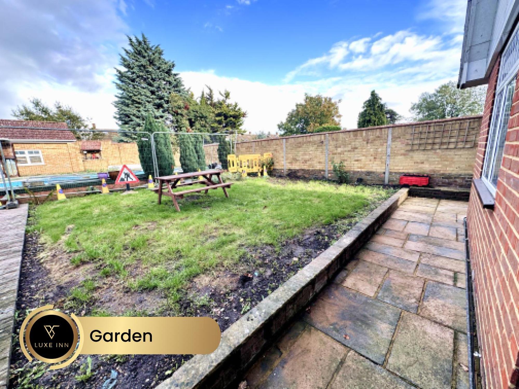 4 Bedroom House, Heathrow Airport, Luxe Inn Colnbrook Екстериор снимка