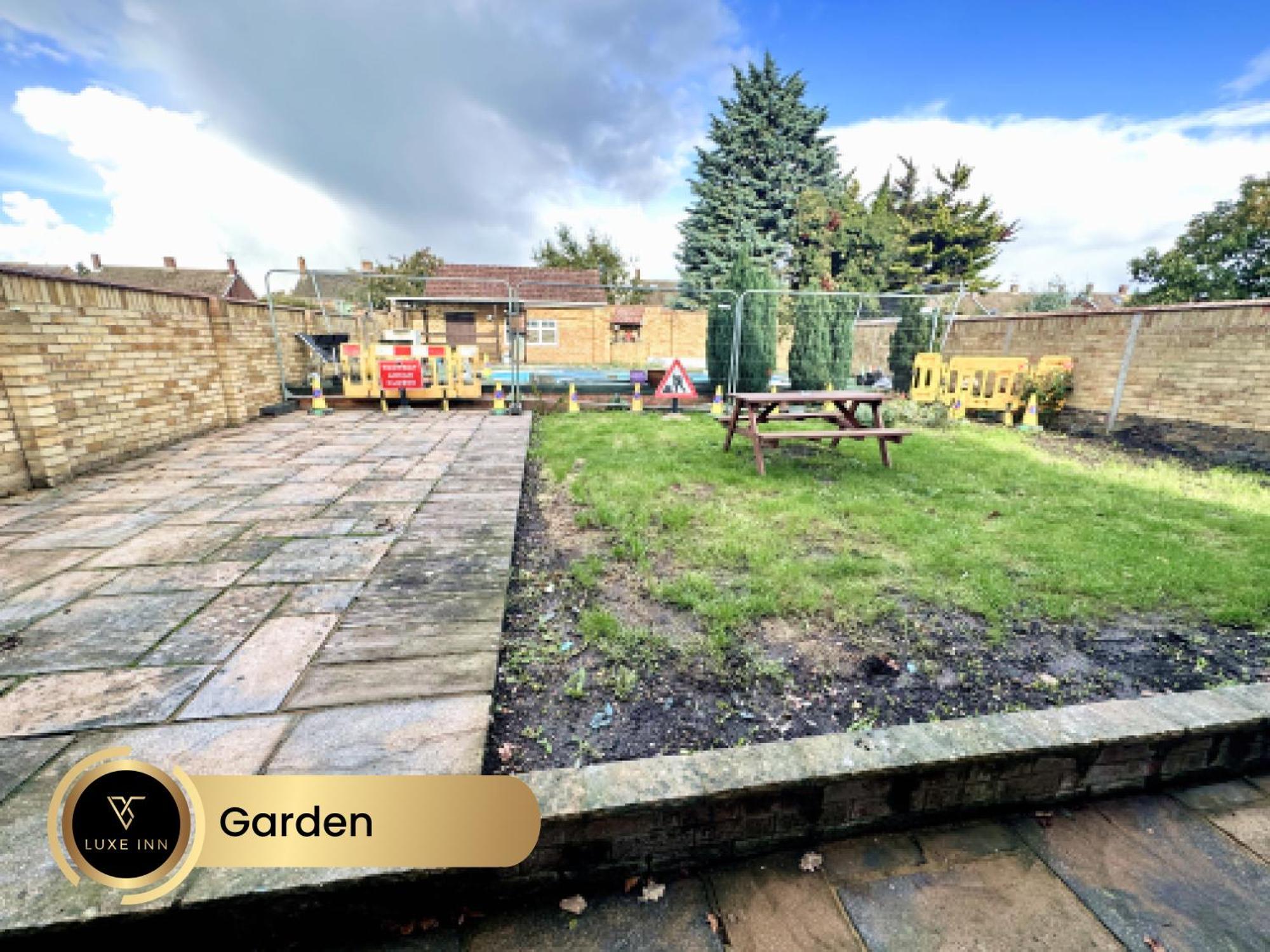 4 Bedroom House, Heathrow Airport, Luxe Inn Colnbrook Екстериор снимка