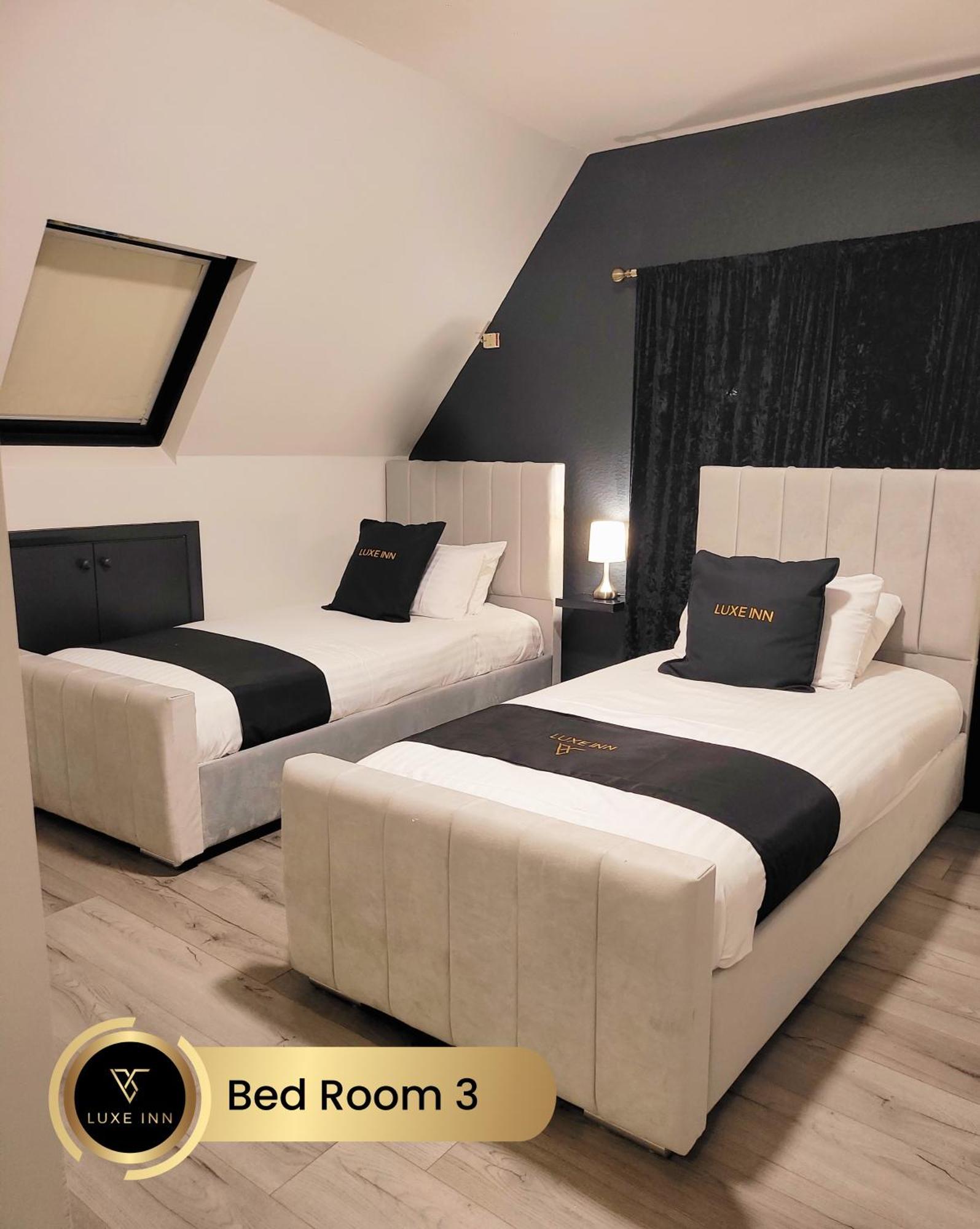 4 Bedroom House, Heathrow Airport, Luxe Inn Colnbrook Екстериор снимка