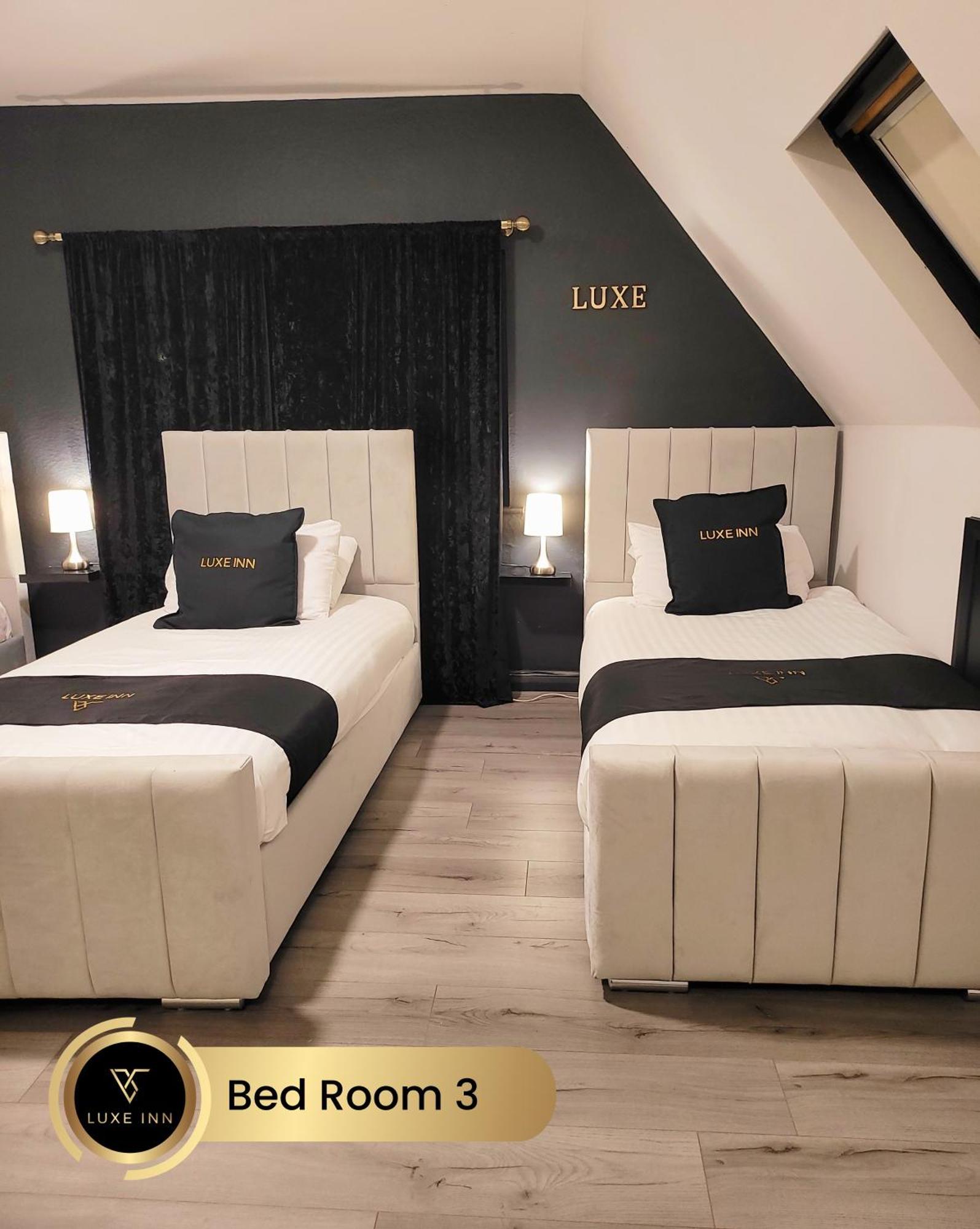 4 Bedroom House, Heathrow Airport, Luxe Inn Colnbrook Екстериор снимка
