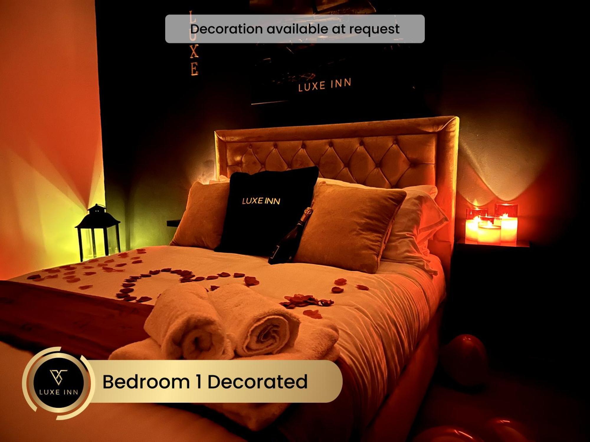 4 Bedroom House, Heathrow Airport, Luxe Inn Colnbrook Екстериор снимка