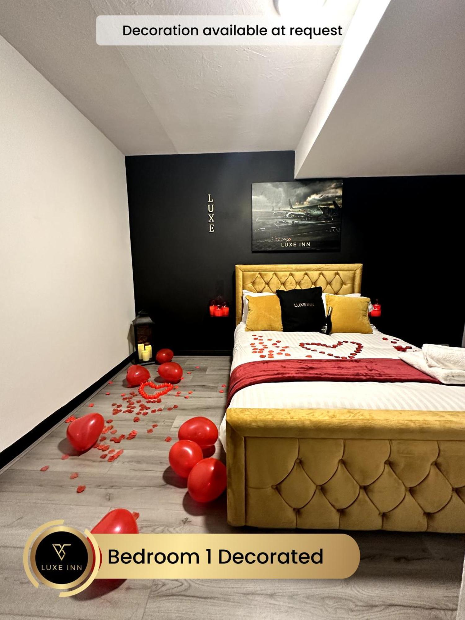 4 Bedroom House, Heathrow Airport, Luxe Inn Colnbrook Екстериор снимка