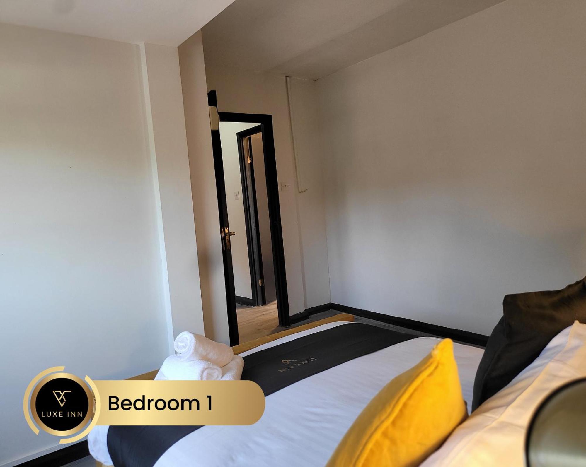 4 Bedroom House, Heathrow Airport, Luxe Inn Colnbrook Екстериор снимка