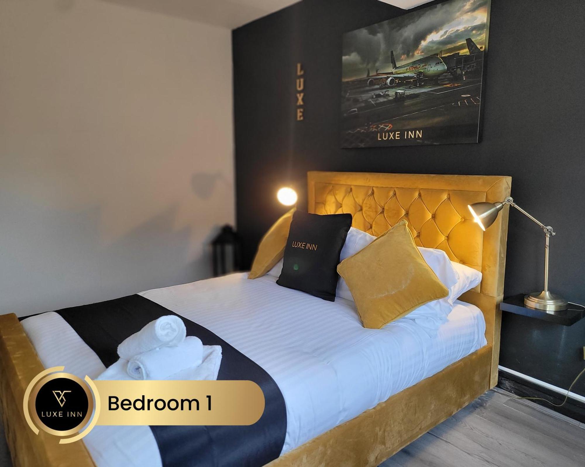 4 Bedroom House, Heathrow Airport, Luxe Inn Colnbrook Екстериор снимка