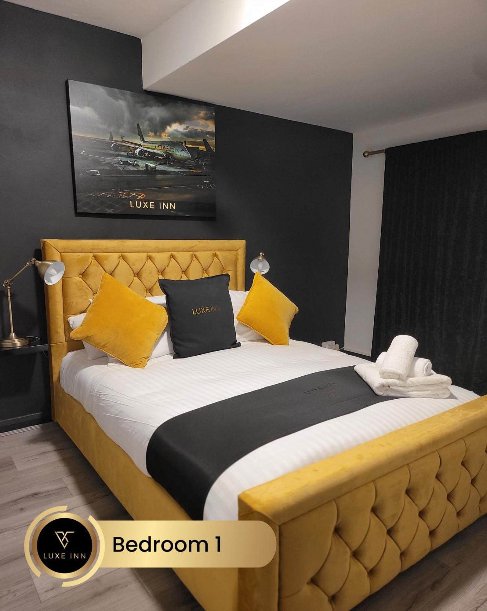 4 Bedroom House, Heathrow Airport, Luxe Inn Colnbrook Екстериор снимка