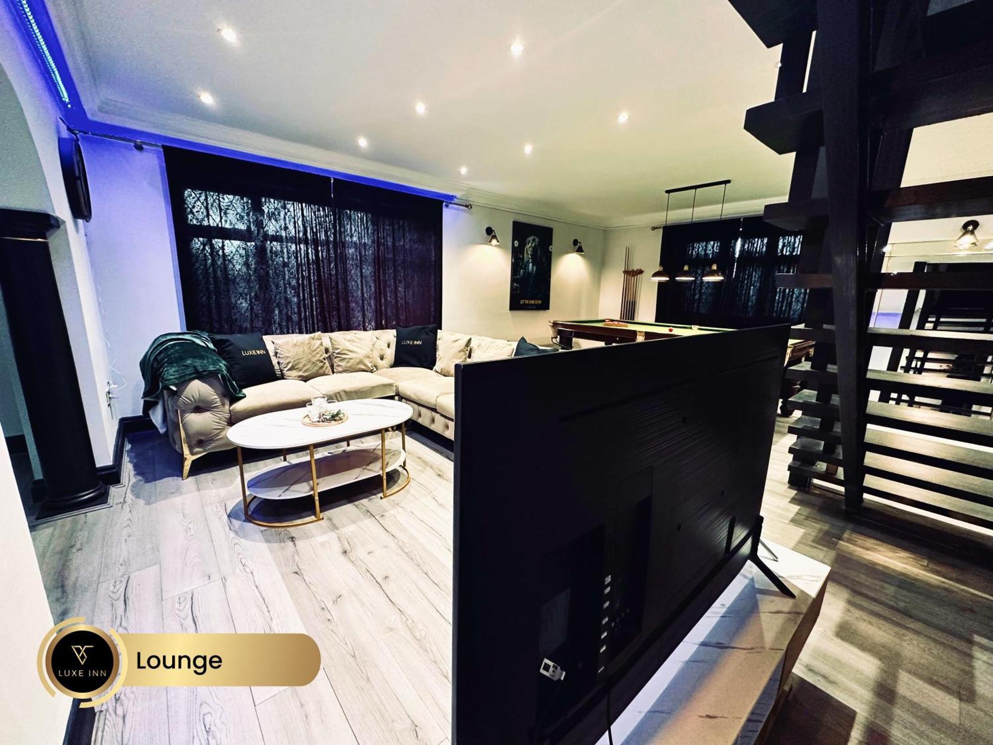 4 Bedroom House, Heathrow Airport, Luxe Inn Colnbrook Екстериор снимка