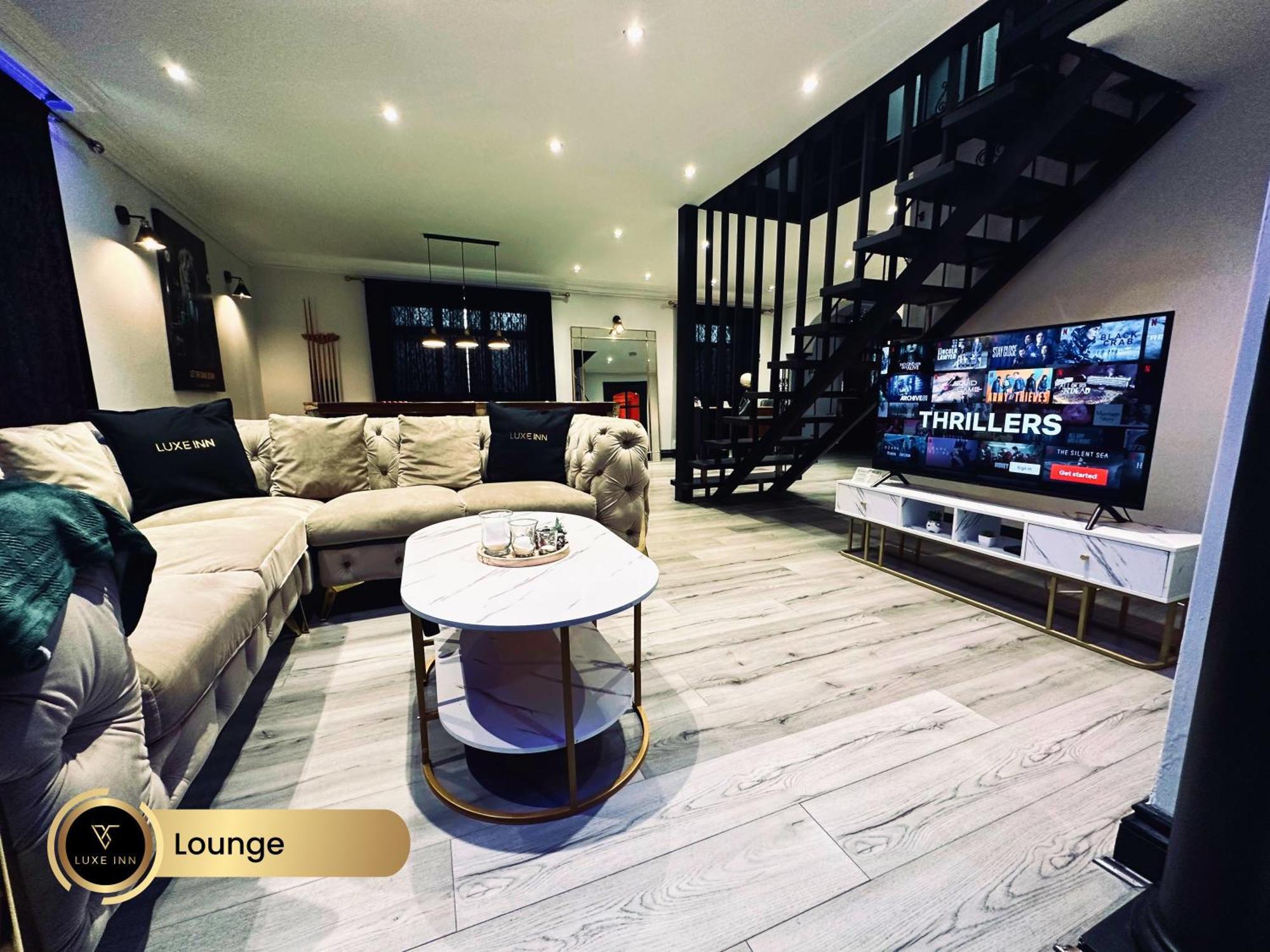 4 Bedroom House, Heathrow Airport, Luxe Inn Colnbrook Екстериор снимка
