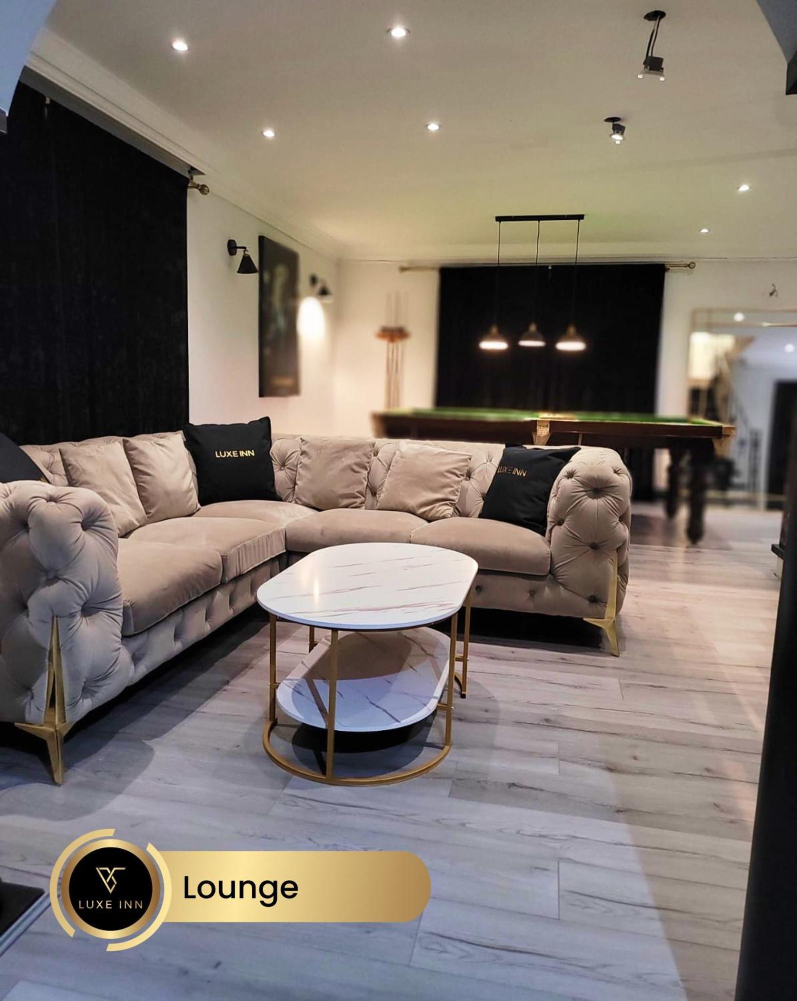 4 Bedroom House, Heathrow Airport, Luxe Inn Colnbrook Екстериор снимка