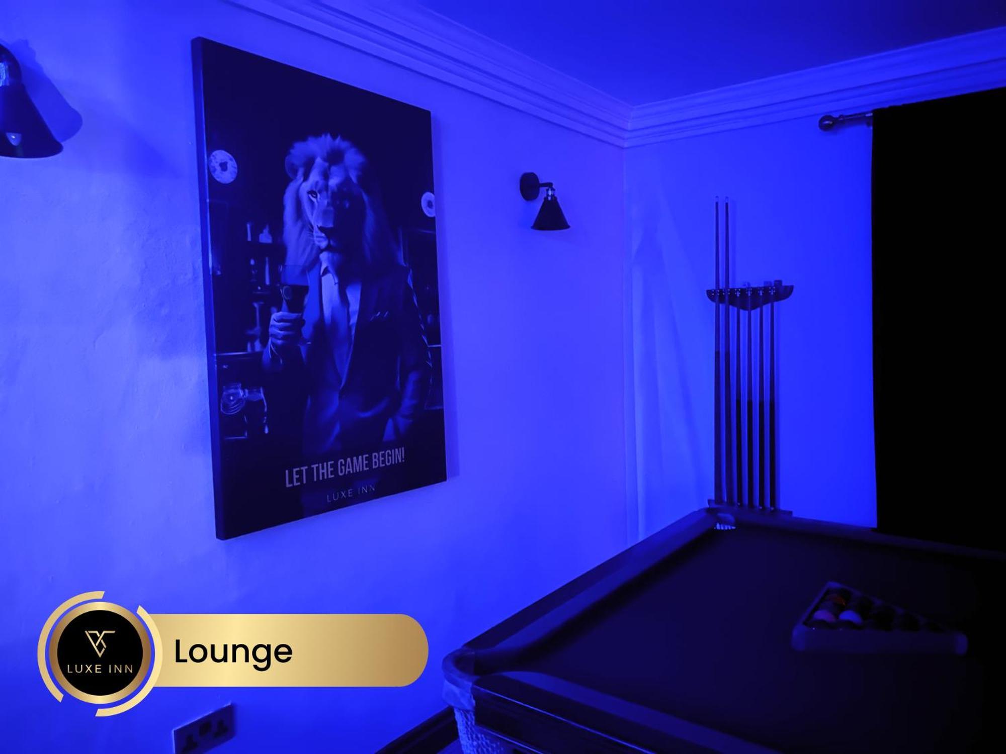 4 Bedroom House, Heathrow Airport, Luxe Inn Colnbrook Екстериор снимка
