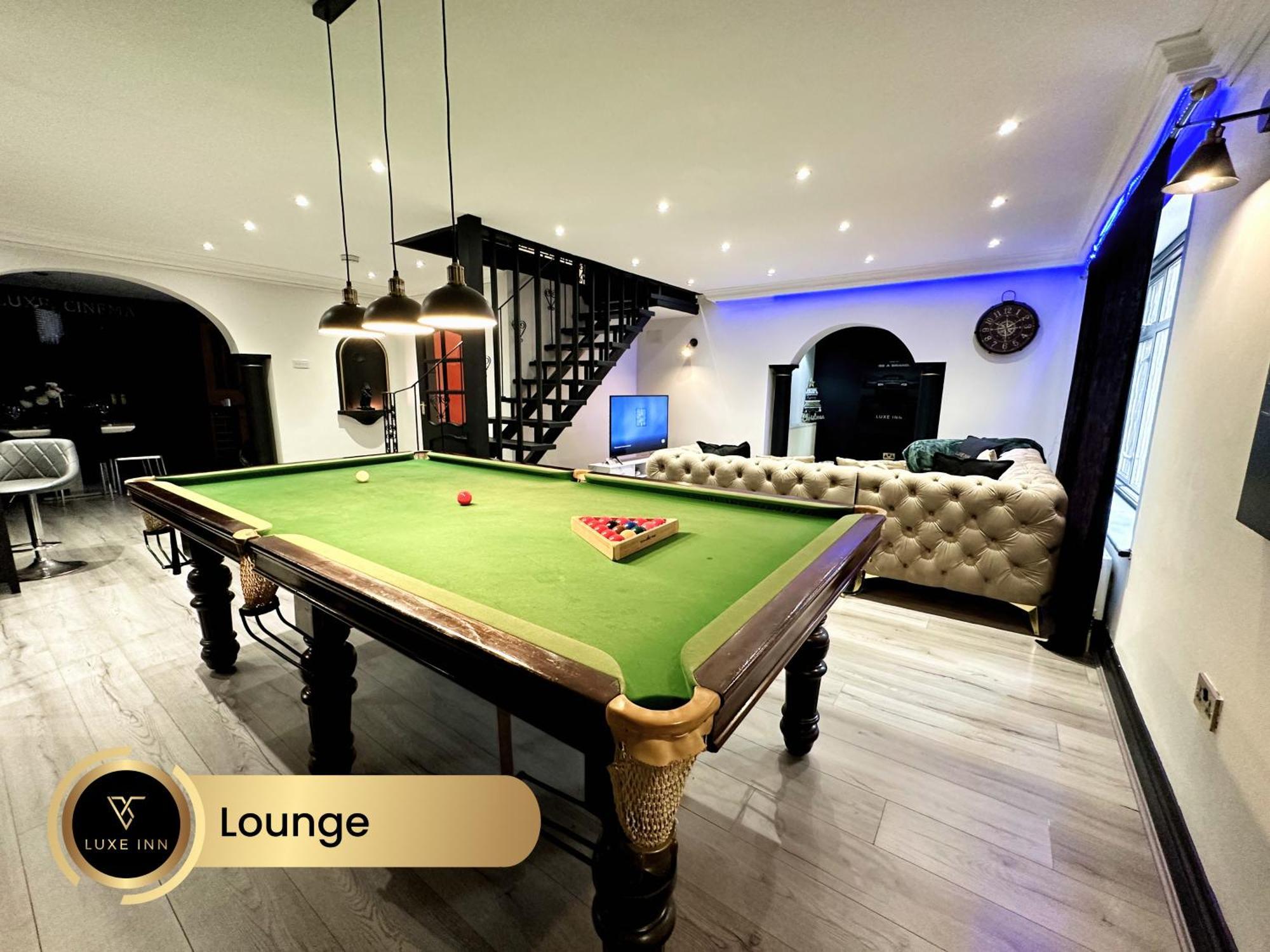 4 Bedroom House, Heathrow Airport, Luxe Inn Colnbrook Екстериор снимка