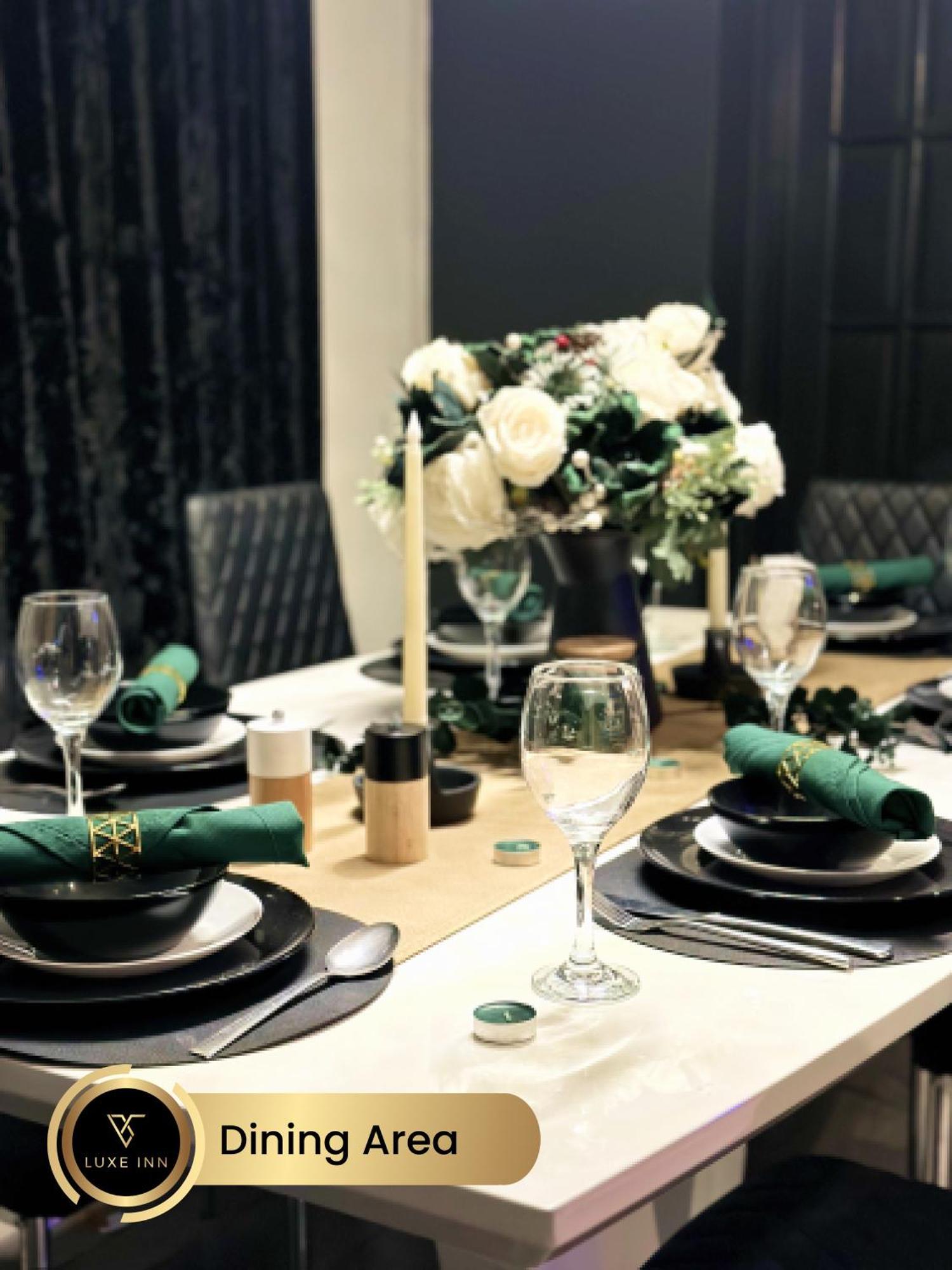 4 Bedroom House, Heathrow Airport, Luxe Inn Colnbrook Екстериор снимка