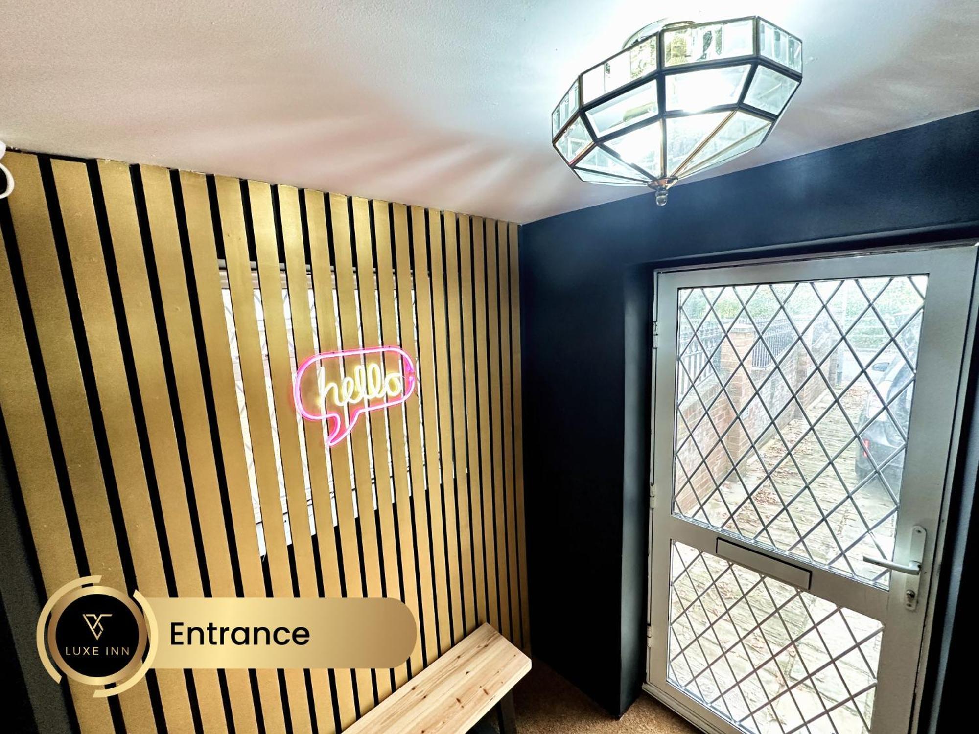 4 Bedroom House, Heathrow Airport, Luxe Inn Colnbrook Екстериор снимка